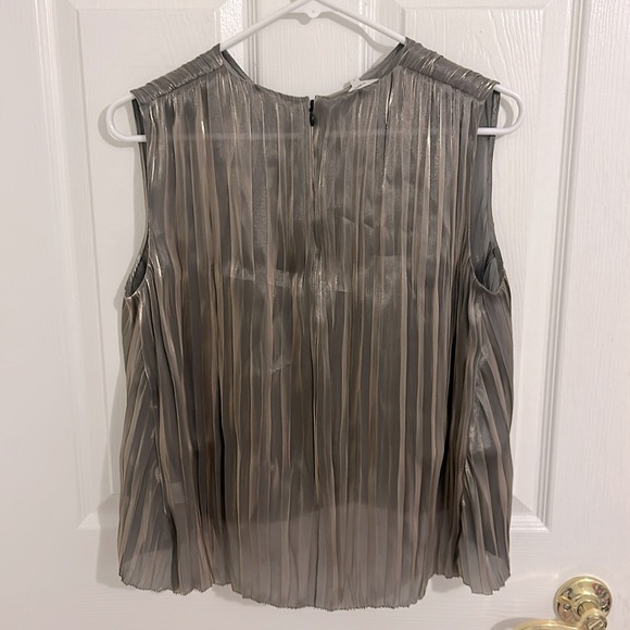 Vince Moonstone Iridescent Pleated Shell Sleeveless Top NWT Size Small - Picture 7 of 10